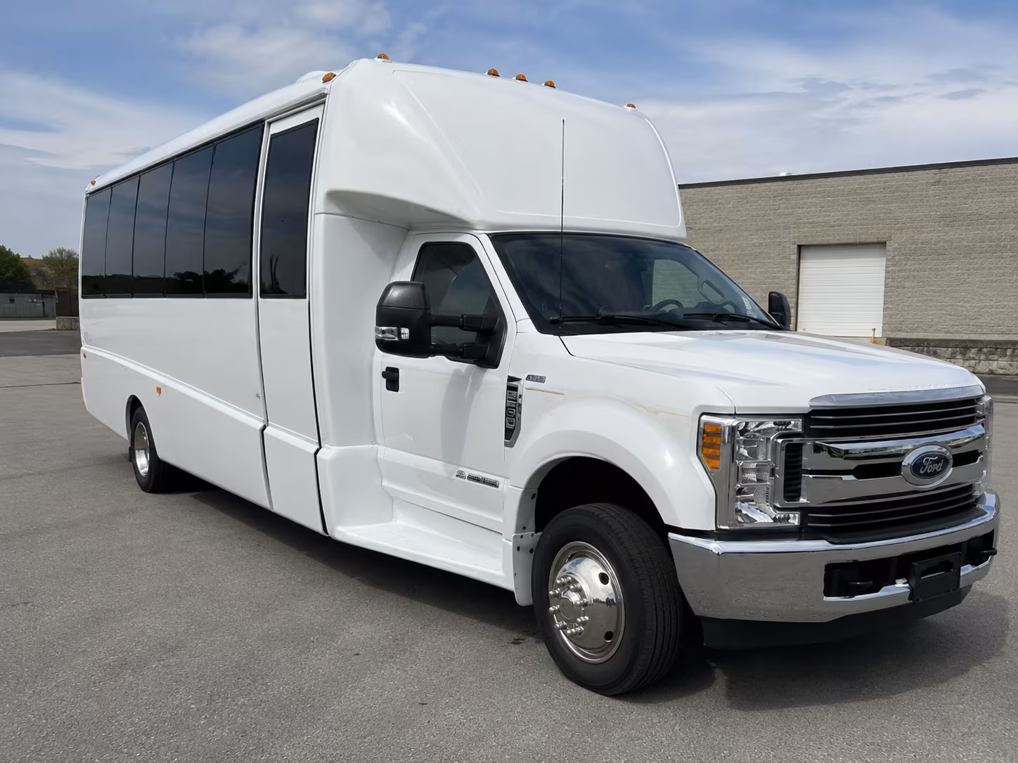charter buses for museum and science center field trips near shoreline