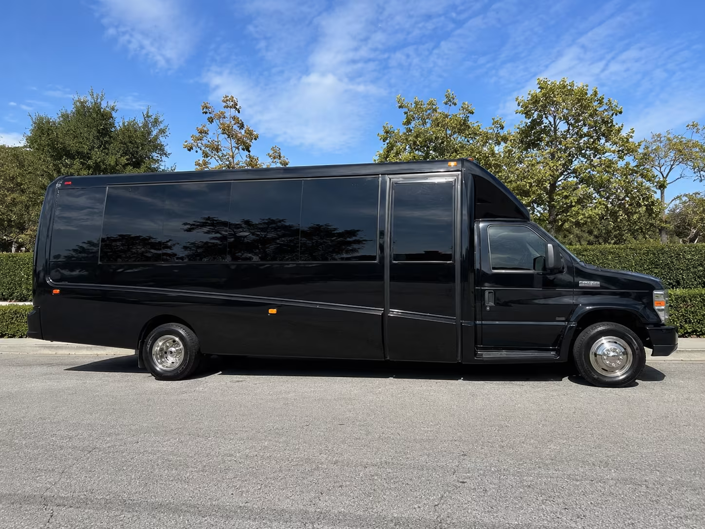 charter buses to shoreline amphitheatre shows and summer concert season