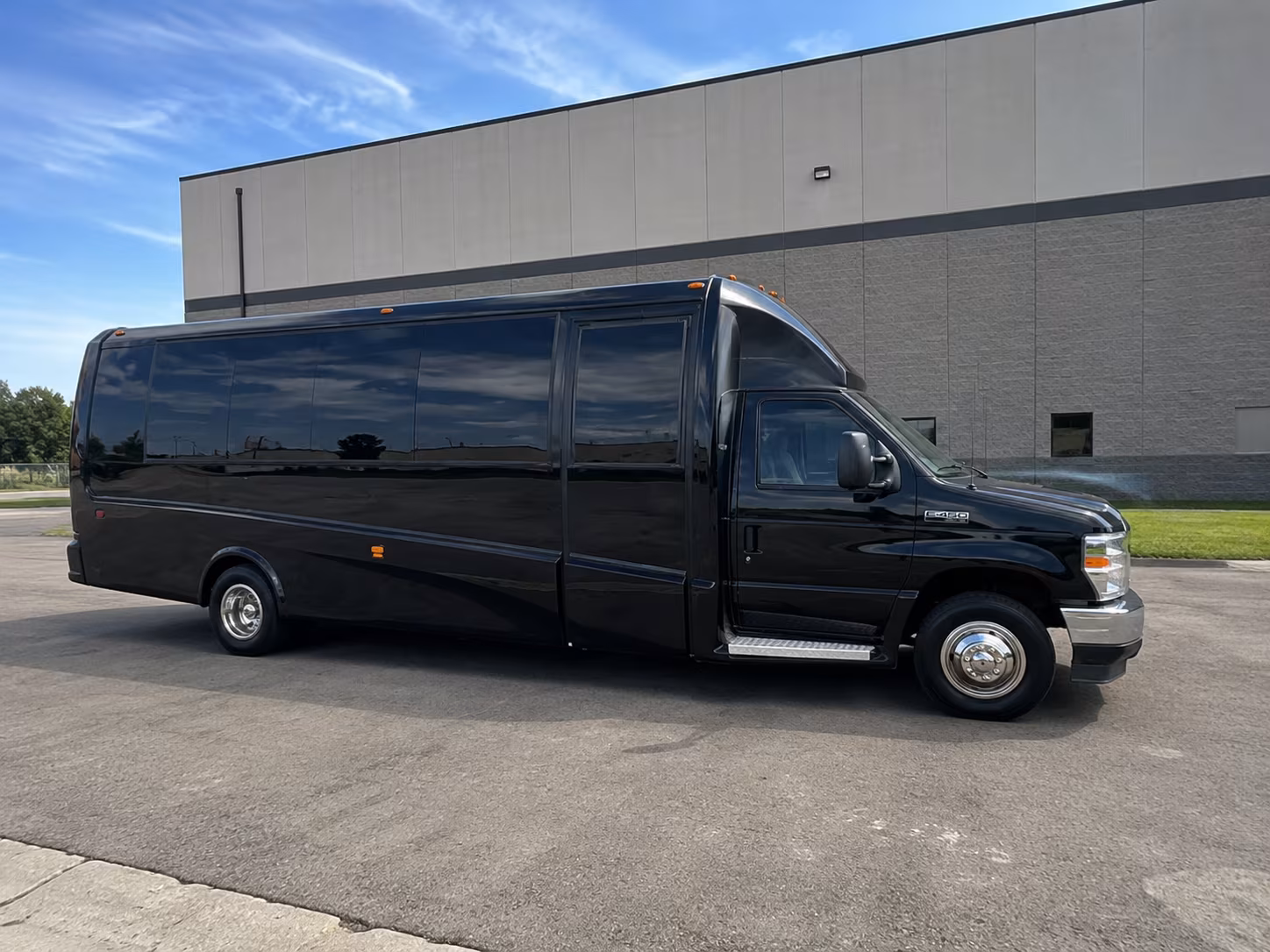 concert bus rentals for groups heading to angel of the winds arena in everett