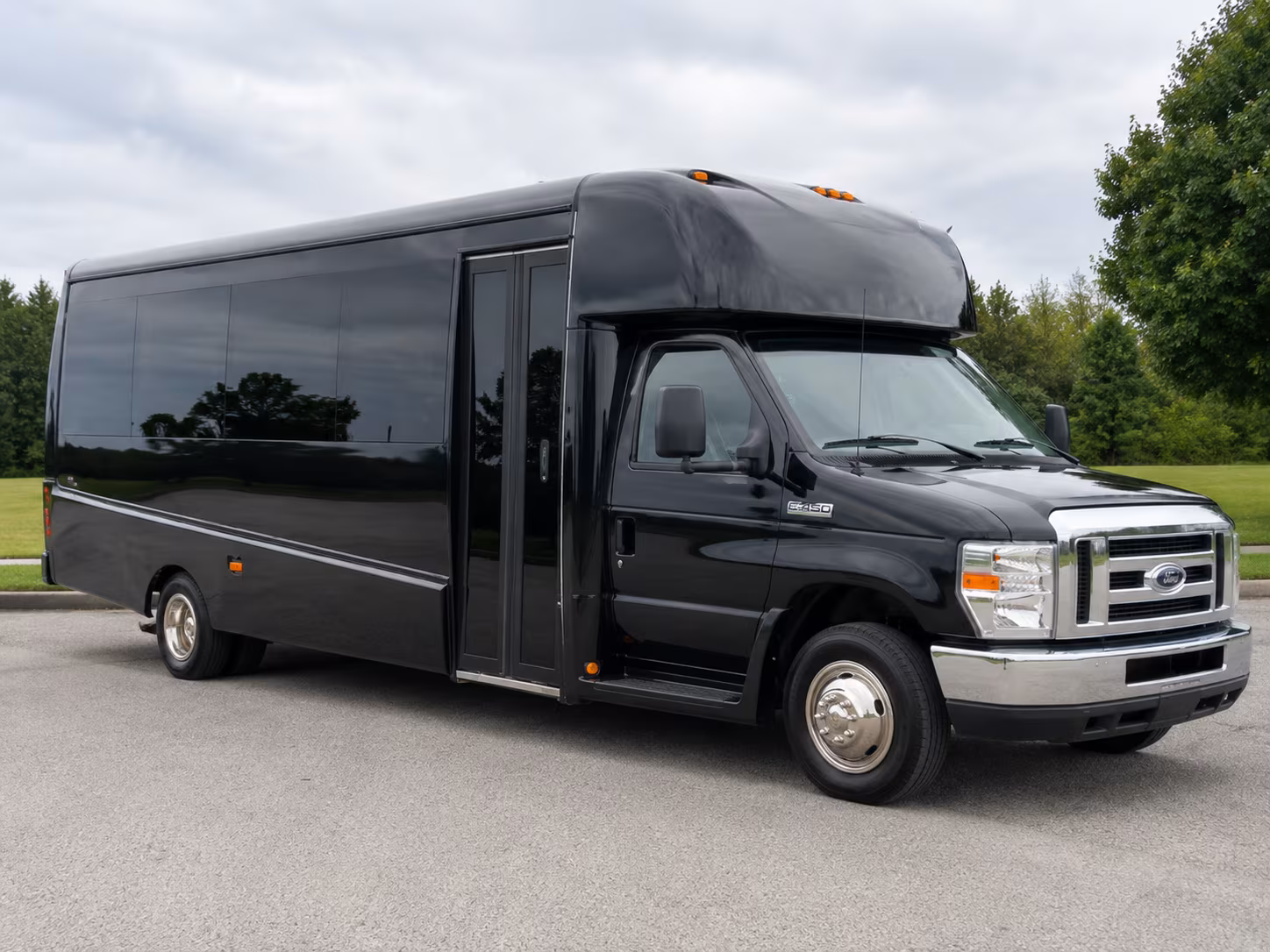 field trip buses for farms aquariums and historical sites near shoreline