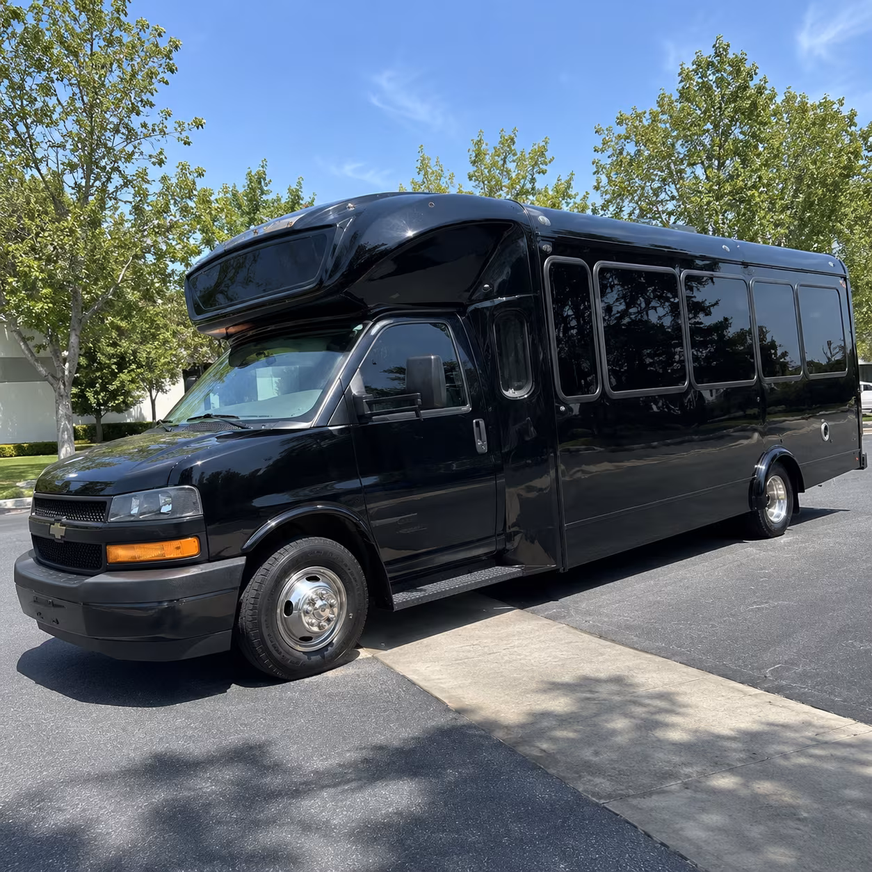 shoreline 15 passenger party bus
