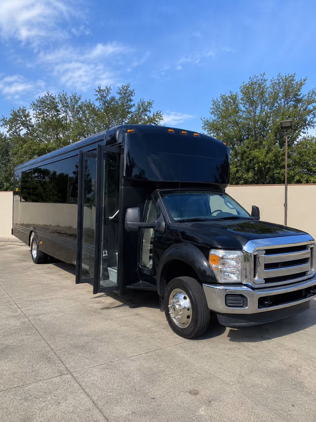 shoreline 20 passenger party bus