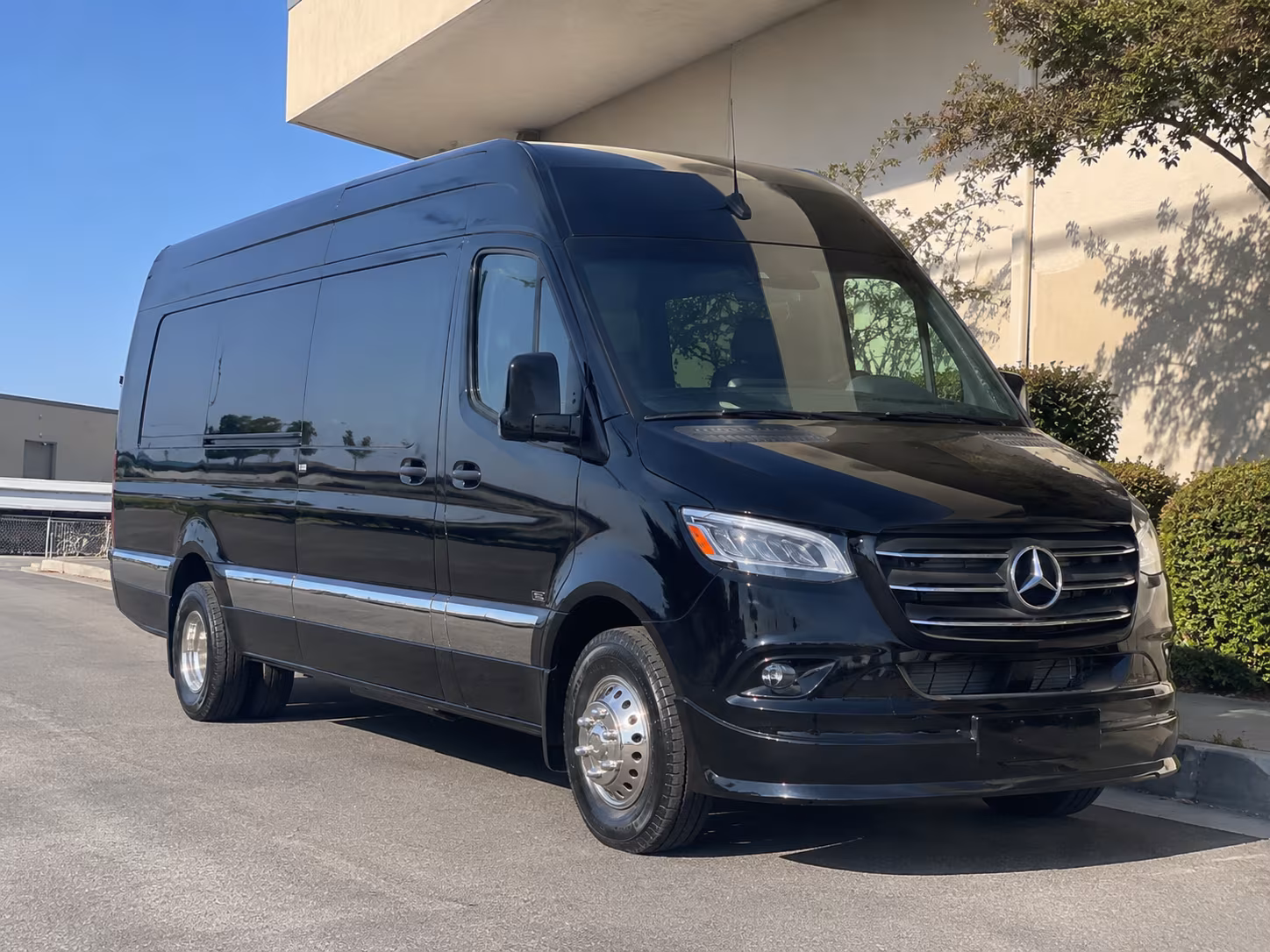 shoreline sprinter van with driver